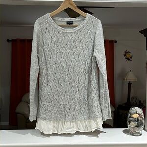 The Limited Women’s Long Sleeve Scoop Neck Lace Hem Sweater Size L Gray